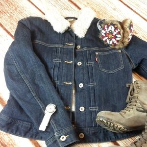 Levi's Sherpa Fur Lined Jean Jacket, Size L NWOT